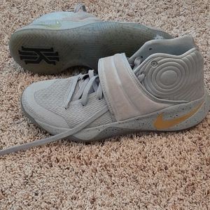 Nike Kyrie 2 used size 9.5 basketball shoe